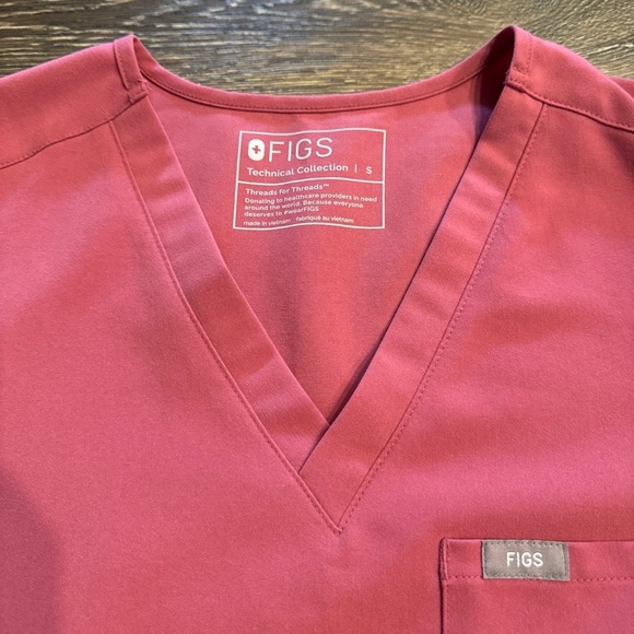 FIGS Limited Edition Quartz Breast Cancer Pink Small Catarina One Pocket - Picture 2 of 7